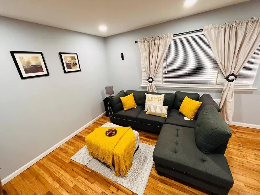 Vee\'S Nest- Cozy 3 Bedroom With Parking location