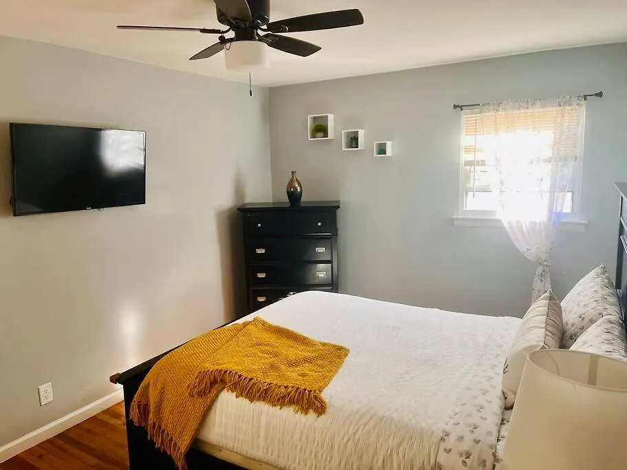 Vee'S Nest- Cozy 3 Bedroom With Parking New York United States