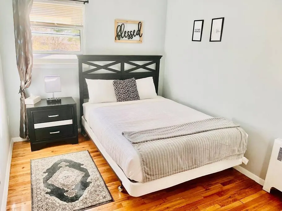 Apartment Vee'S Nest- Cozy 3 Bedroom With Parking New York