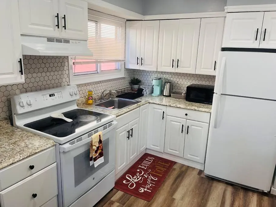 Vee'S Nest- Cozy 3 Bedroom With Parking New York 0*,  United States